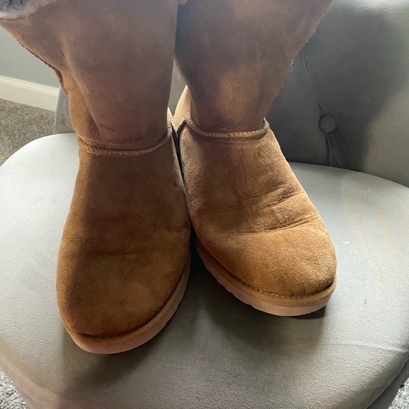 UGG BOOTS - Picture 2 of 5